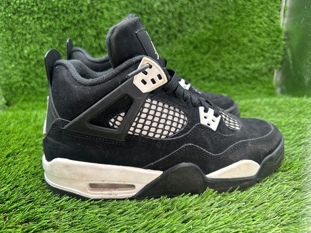 Air Jordan 4 Retro FQ8213-001 Athletic Sneaker Boys 6Y Black Leather Basketball